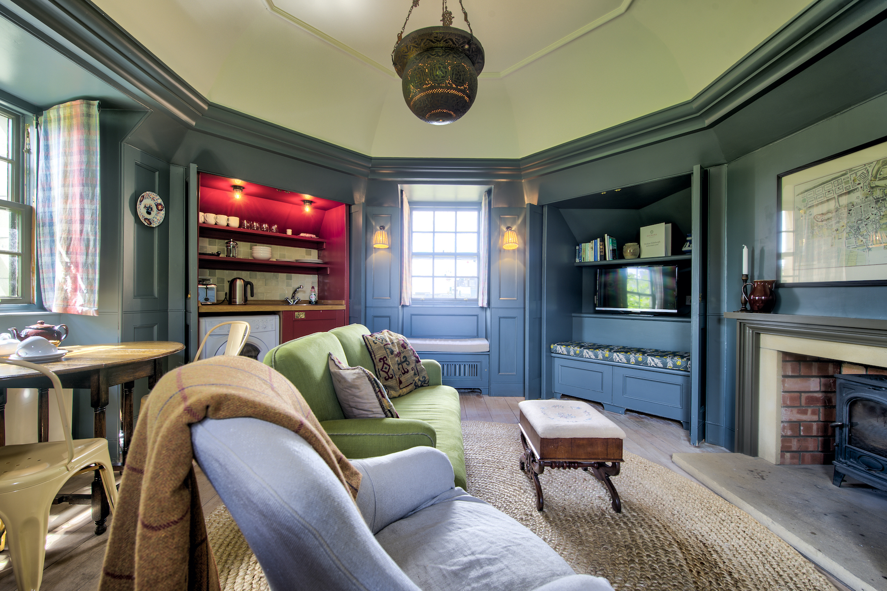 The living area of the Photographer's Studio at Rock House