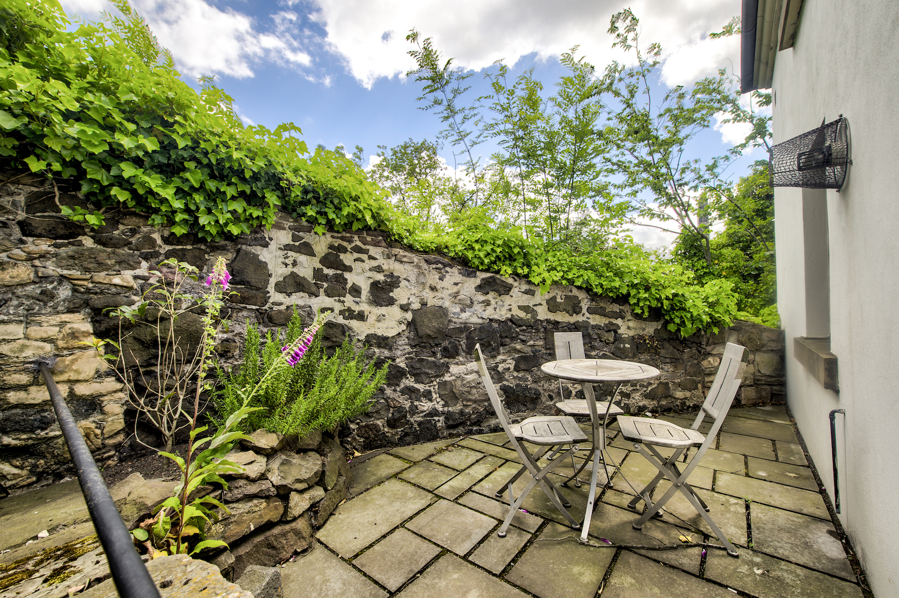 The outdoor area at the Photographer's Studio