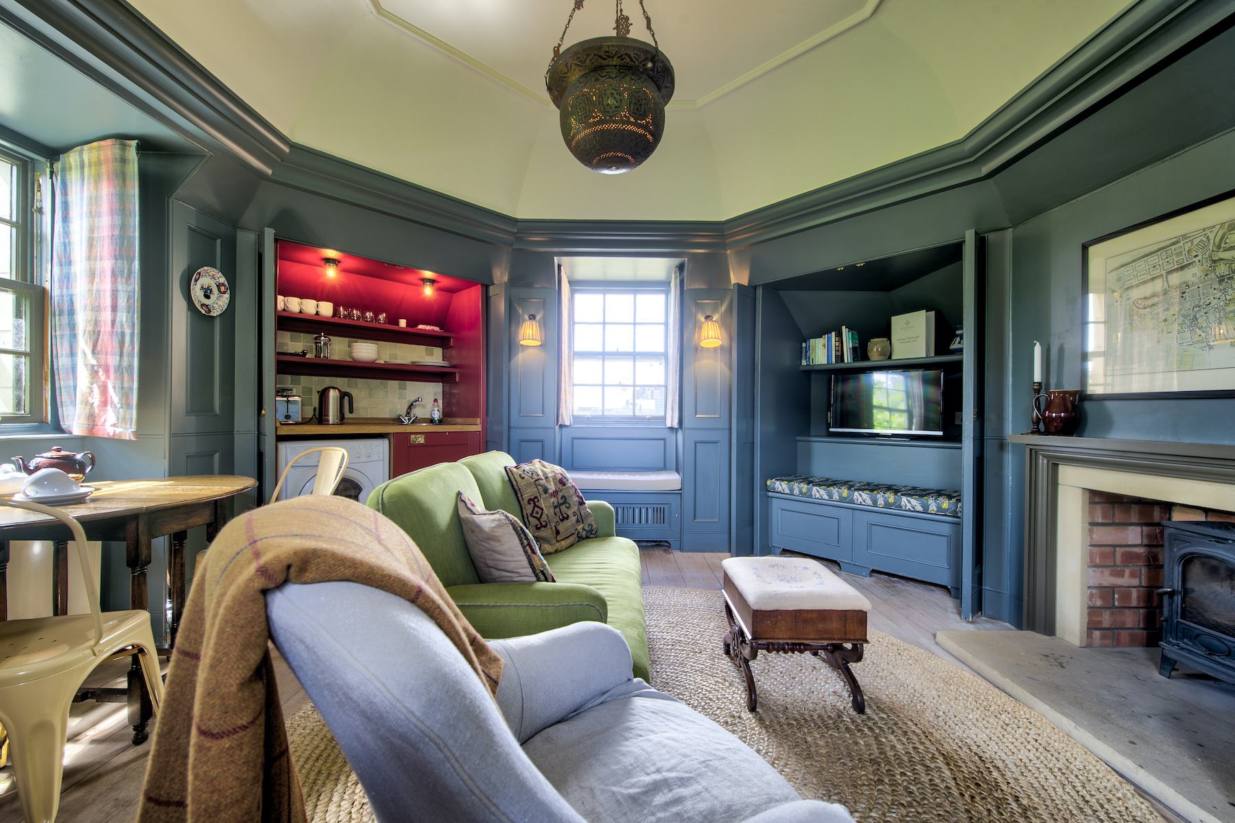 The living area of the Photographer's Studio at Rock House
