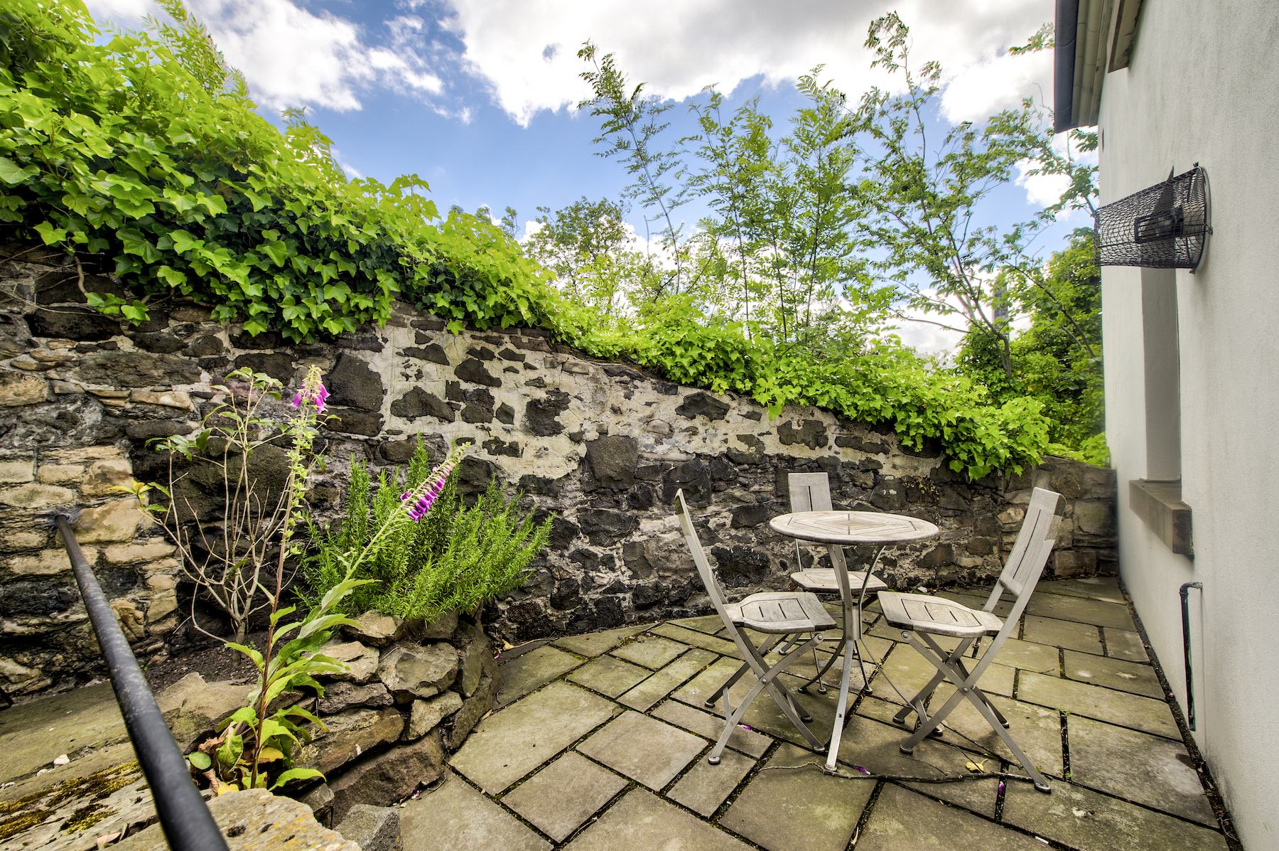 The outdoor area at the Photographer's Studio